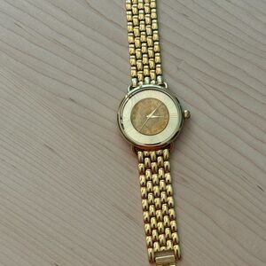 Luxurious Gold Women's Watch